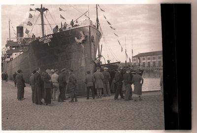 Tallinna sadam, aurik "Eestirand" kai ääres.  similar photo