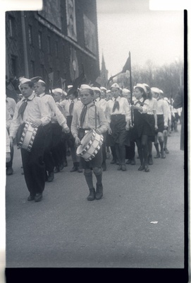 1. mai pidustused, pioneerid rongkäigus.  similar photo