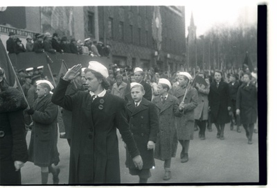 1. mai pidustused, rongkäik Võidu väljakul.  similar photo