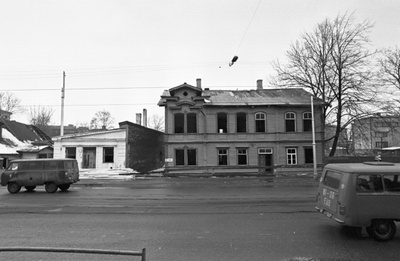 The houses are to be dismantled in Tallinn.  similar photo