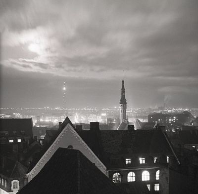 Tallinn öösel  similar photo