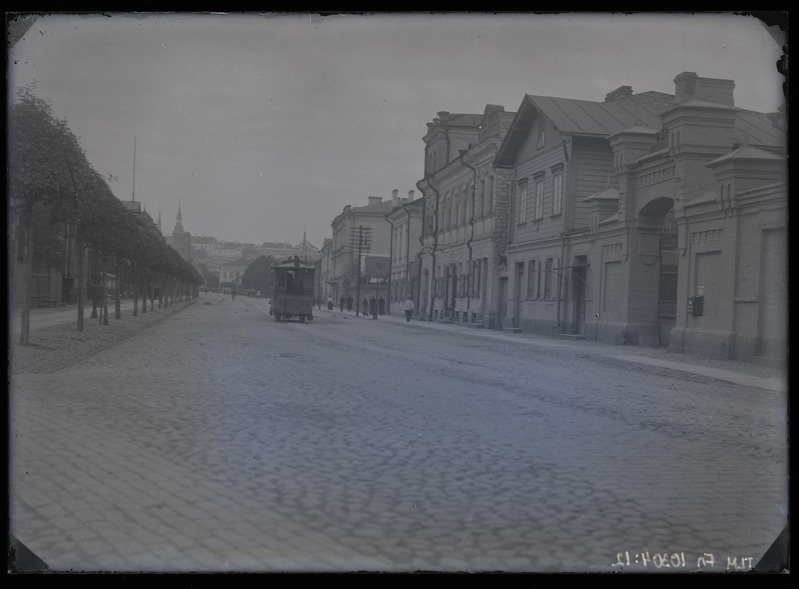 Hoburaudtee Narva mnt alguses teel Kadriorgu, Tallinn