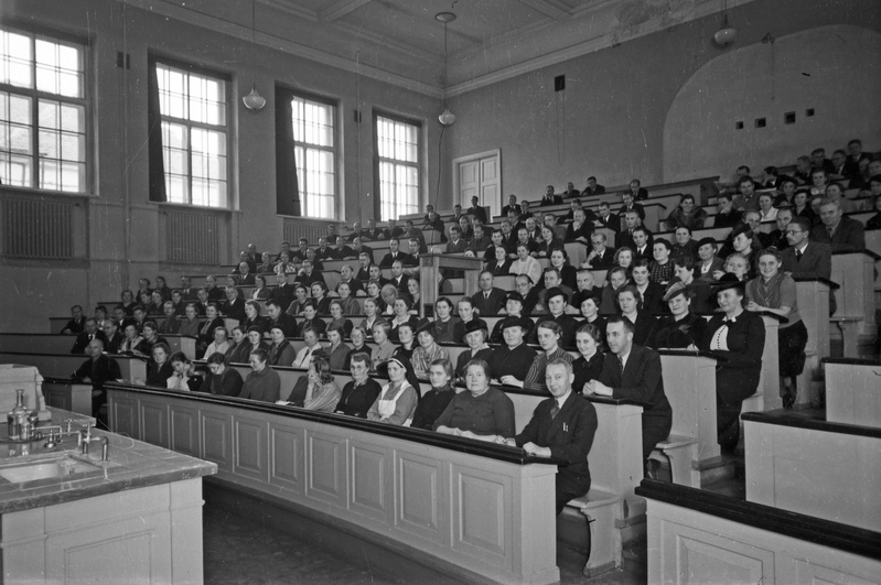 Inimesed Aia (Vanemuise) tänava auditooriumis Elmar Kald Ajapaik