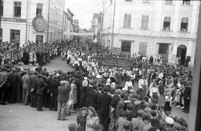 Rongkäik raekojaplatsil  similar photo