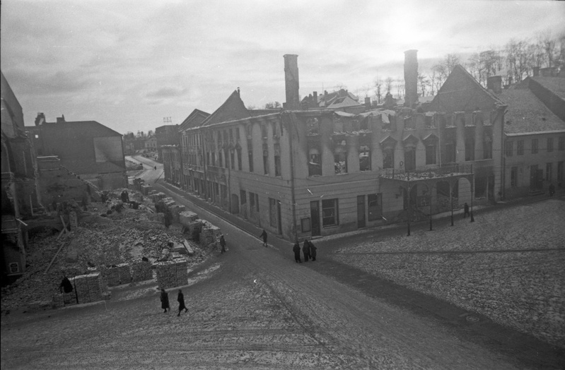 Varemed Tartu Raekoja platsi lõunaküljel