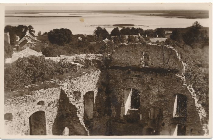 Photo postcard. View of castle walls and Tagalah. 1929.