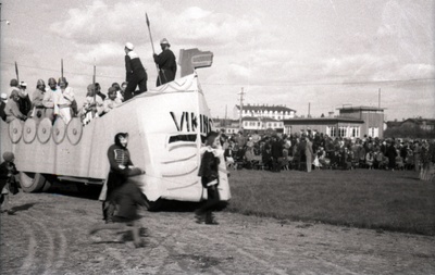 Tartu gaidide-skautide karnevalipidustuste rongkäik  similar photo
