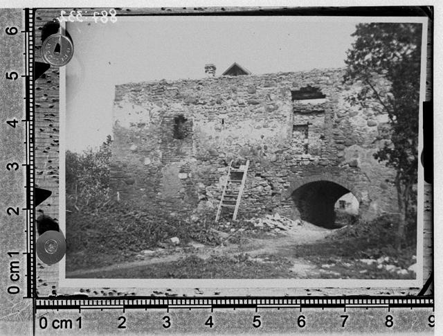 Kalvi Manor (Poeddes), fired castle shadow with the gates of the gates in 1937. V. - Nigula khk