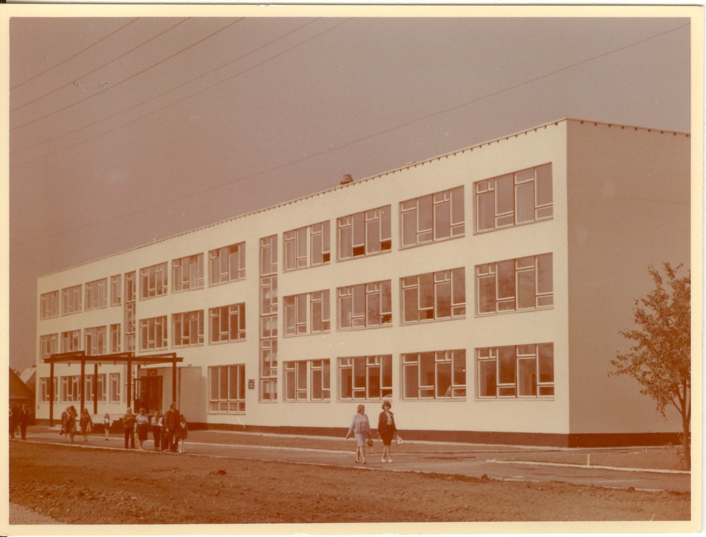 foto, Paide 3. Keskkooli uus hoone 1977.a.