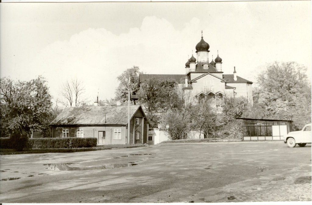 foto, vaade Posti tänavale Püha Risti kiriku taga Paides 1971.a.