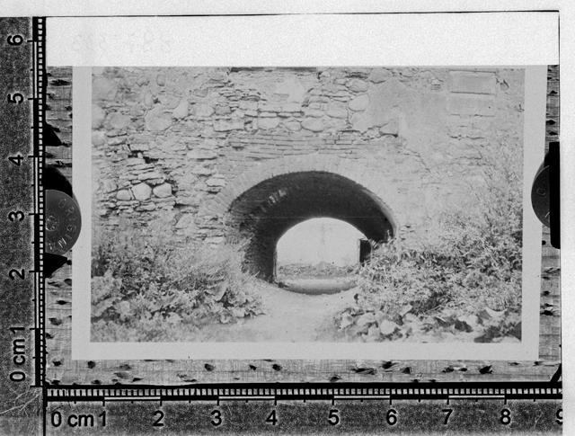 Kalvi Manor (Poeddes), a gateman with a view to the courtyard of the old house in 1937. V. - Nigula khk