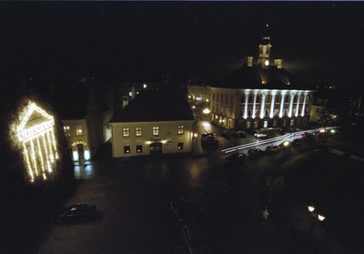 Öine tuledesära Tartus Ülikooli ja Lossi tänava nurgal  similar photo