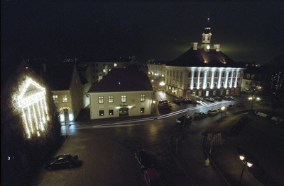 Öine tuledesära Tartus Ülikooli ja Lossi tänava nurgal  similar photo