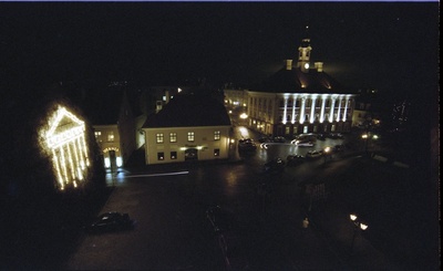 Öine tuledesära Tartus Ülikooli ja Lossi tänava nurgal  similar photo
