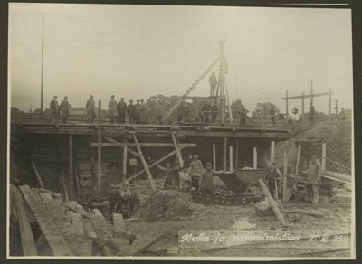 Construction of grass street viaduct.  duplicate photo