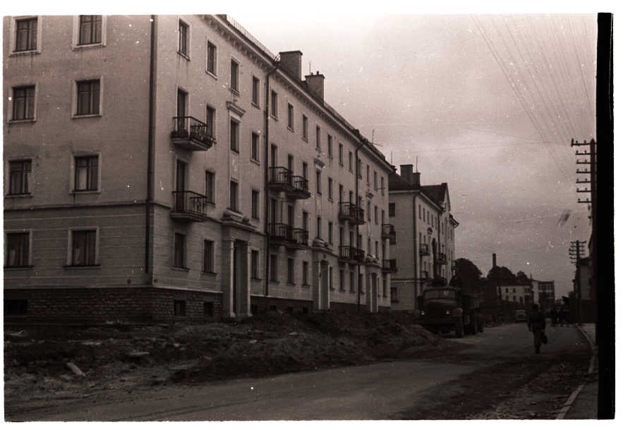 Knock tn. Facades of 87 and 89 houses