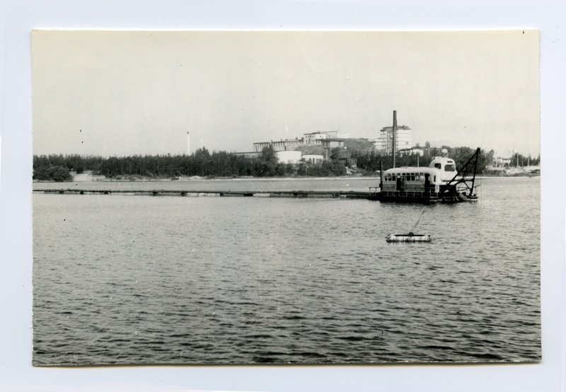 Mechanized Water Construction Colonel soil pump PZU-8 working on Lake Ülemiste