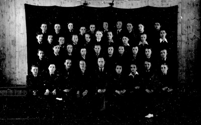Tartu Hugo Treffneri gümnaasiumi 1.a klass 1941. aasta kevadel  duplicate photo