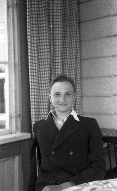 Noormees (Tartu ülikooli I sisehaiguste ja silmakliinku personal ja I sisehaiguste ja I haavakliiniku personal. Passipilte)