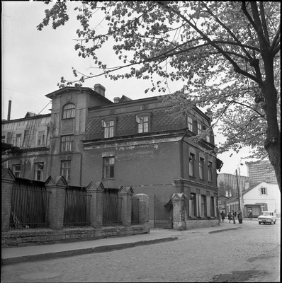 Biljajevi Gymnasium Building - Maakri 28, Tallinn (Last Kubu Gymnasium)  similar photo