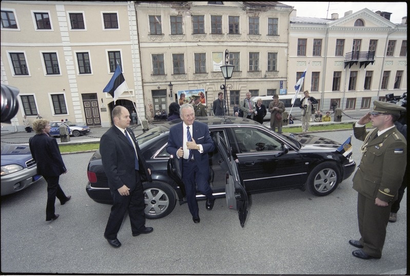 Tema Ekssellents Soome Vabariigi presidendi Tarja Haloneni ja dr. Pentti Arajärvi külaskäik Tartu Ülikooli, 10. sept. 2003