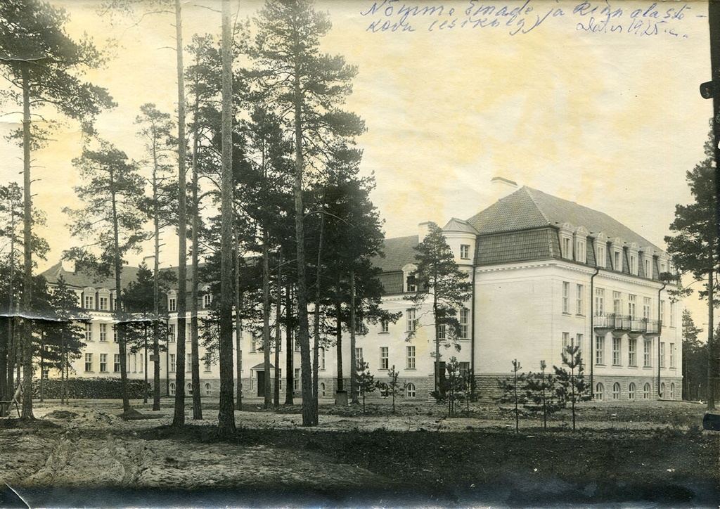 Mothers and Rinnalaste kodu Nõmmel, front page