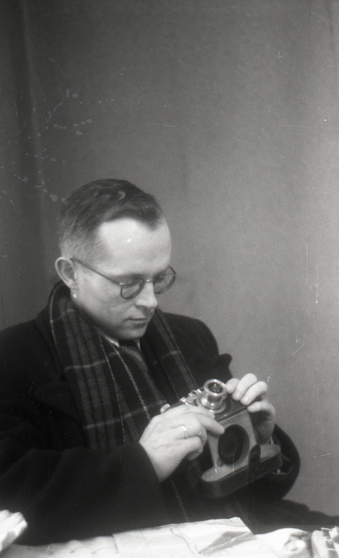 Mees fotokaameraga (dr Grünthal)