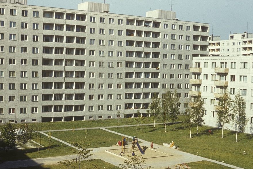 Lilleküla, with hoovivaade playground