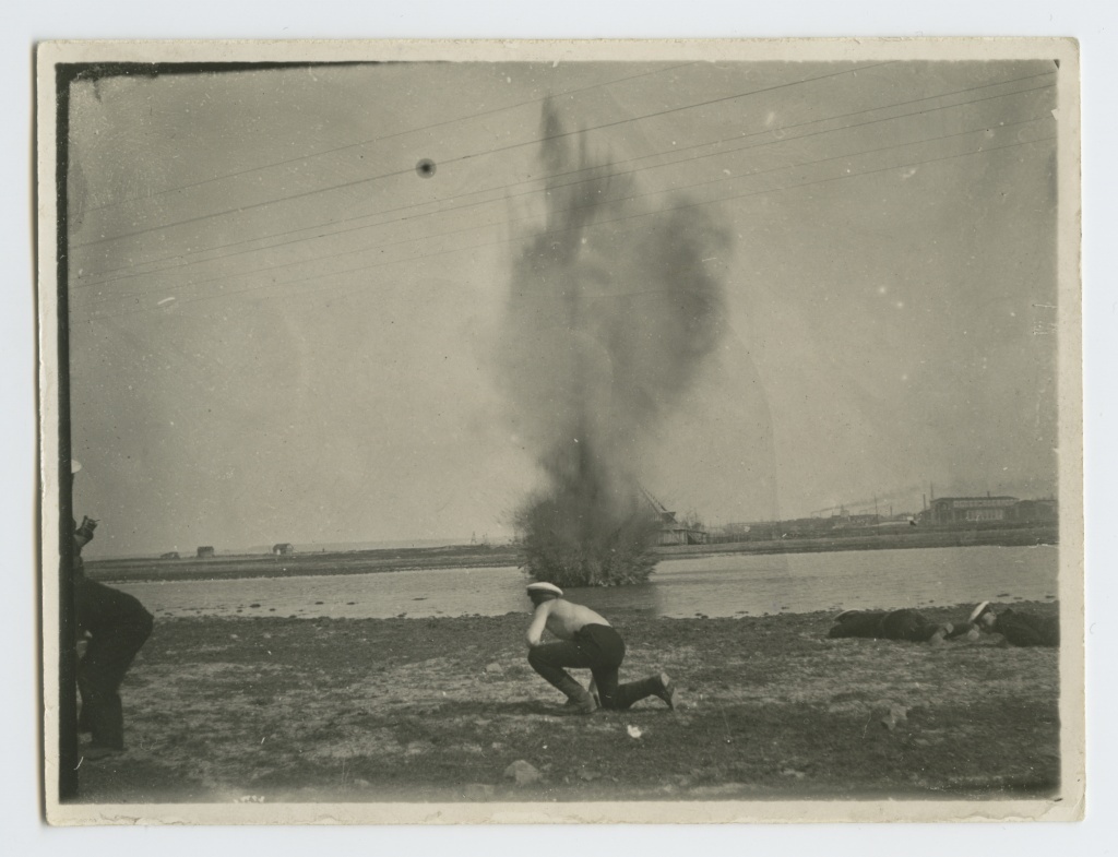 Explosion of three handgranates ("flake") on the Palja Islands