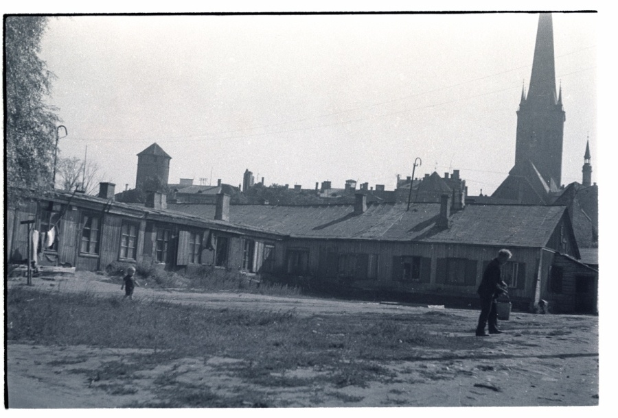 Tallinn, Mere puiestee barracks.