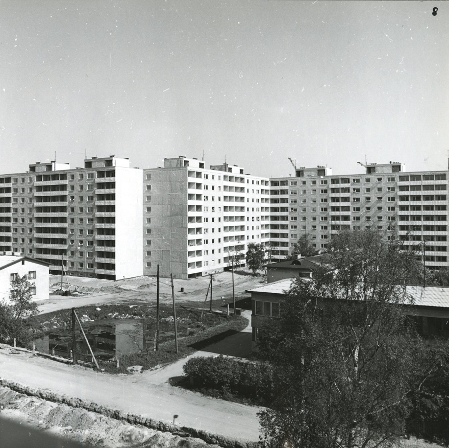 Lilleküla residential district in Tallinn, lower and nine-fold apartments in front of the city