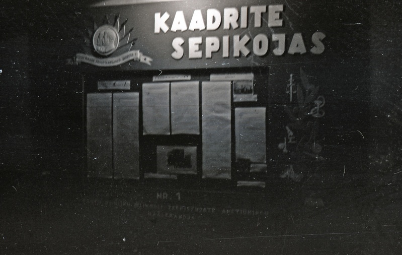 Tartu Riikliku Ülikooli teenistujate ametiühingu häälekandja Kaadrite sepikojas (TRÜ aulas 1. mai aktus ja edasi rongkäik)