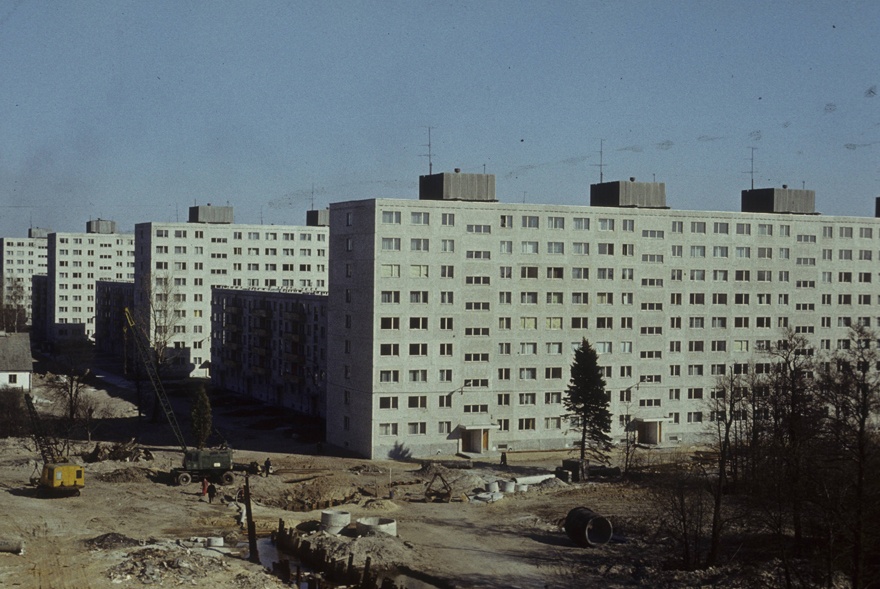 Lilleküla: view of panel rooms, communications and decoration in building