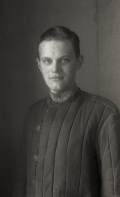 Noormees (Uhlfeldt ja sõjaväemundris poeg)  duplicate photo