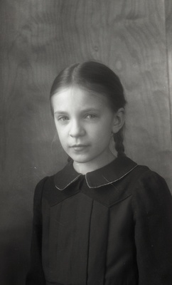 TRÜ rektor (1944–51) prof Alfred Koorti tütar (?)  duplicate photo