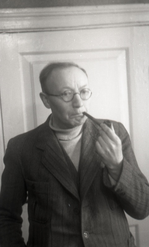 Tartu rätsepmeister Eduard Uusen piibuga