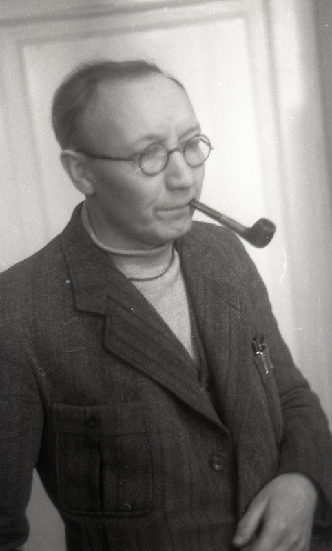 Tartu rätsepmeister Eduard Uusen piibuga