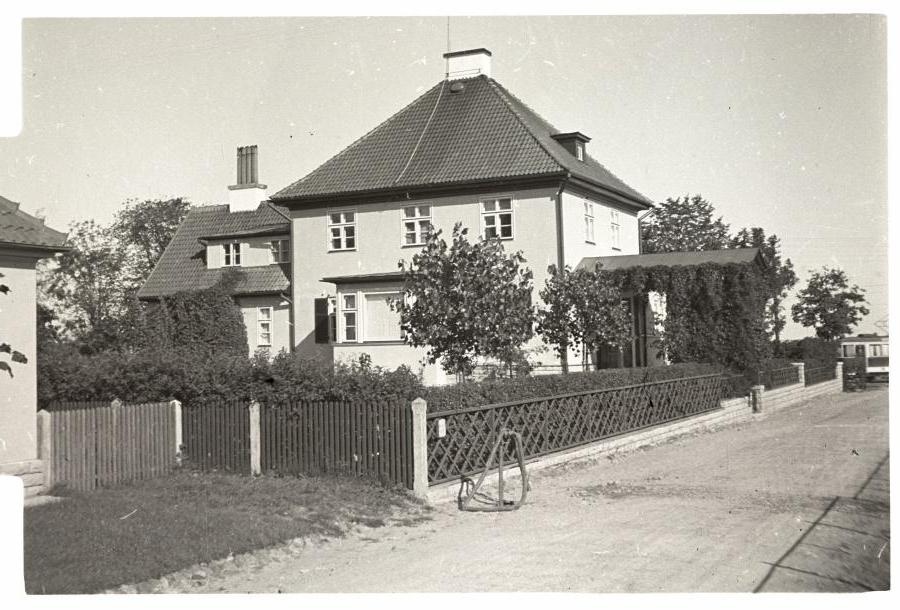 Tallinn, double new gardening buildings in the district of Veerenn Street.