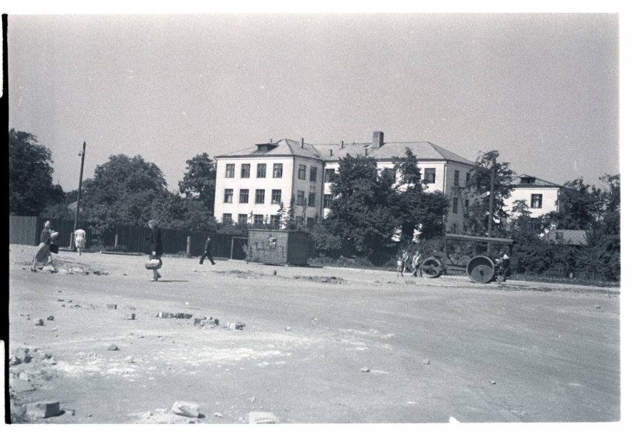 Tallinn, asphalting of the square in the Old-Kala House.