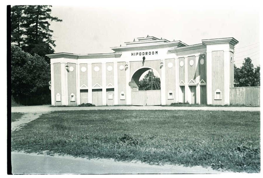 Hypodrome gate