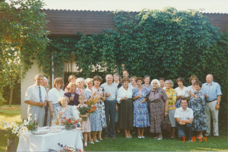 Palamuse Keskkooli direktori Evald Kägo 70. juubelil tema koduaias, 03.08.1994