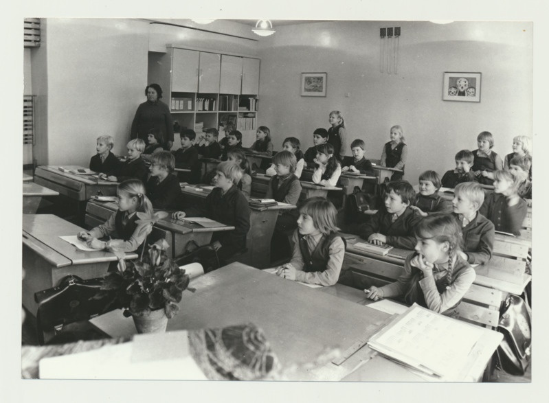 Palamuse Keskkooli III kl tunnis, 1983. a