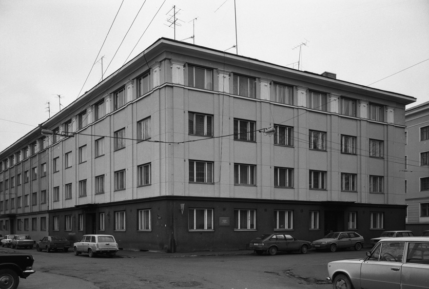 Apartment building in Gonsiori 30 in Tallinn, view from the corner of Kuhlbarsi-Pärna. Architect Eugen Sacharias