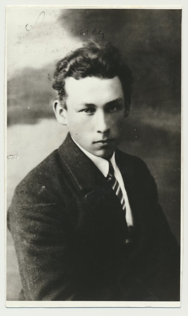 Arnold Lõhmus 18. a vanusena