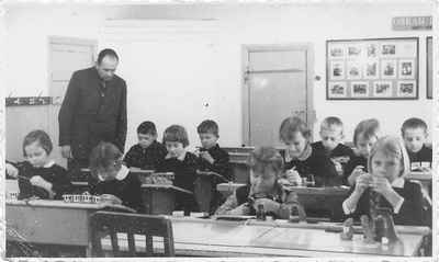 Koolitund Palamuse kihelkonnakoolihoone suuremas klassiruumis  duplicate photo
