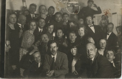 Õppejõude ja õpilasi 1921/22. aastal (Kalamehe tänaval)  duplicate photo