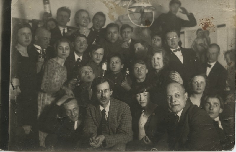 Õppejõude ja õpilasi 1921/22. aastal (Kalamehe tänaval)