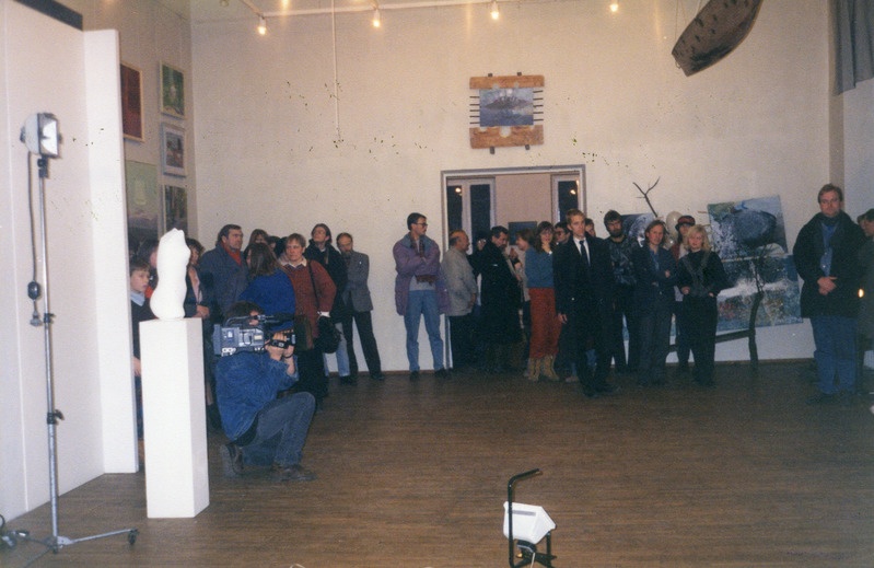 Näituse "Müütiline Tartu vaim"
avamine Kunstnike Majas detsembris 1995.