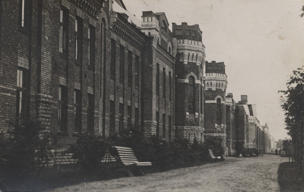 [tallinn] : [Tondi War School]
