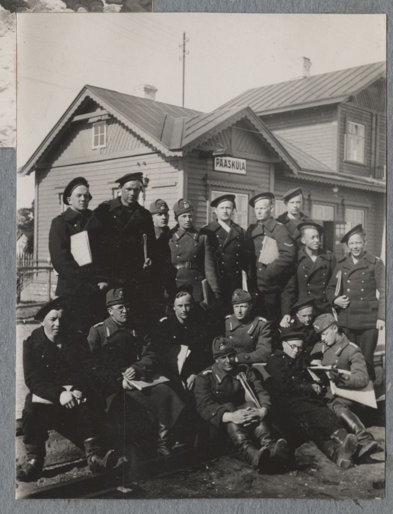 Group photo Tondi War School from 1933-1934, Pääsküla Railway Station